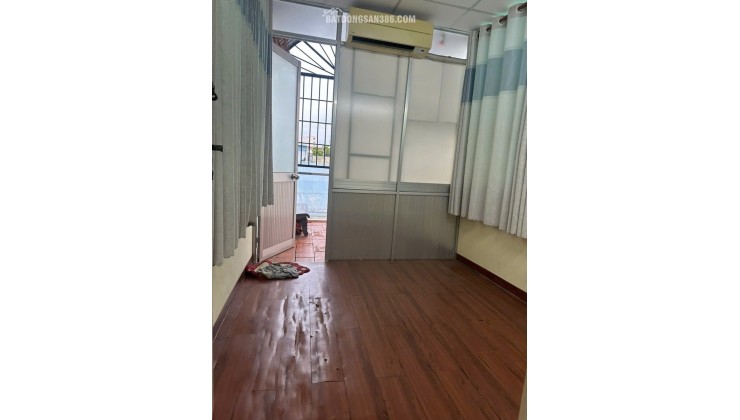 HẺM NHỰA XE HƠI – CÁCH MẠNG THÁNG 8 – 4 tầng – CHỈ HƠN 4Đ